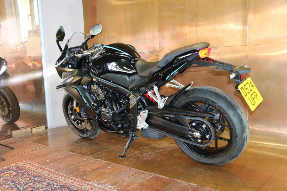 Honda CBR650R Photo at-e56a432182904852baf0cd692273383e.jpg