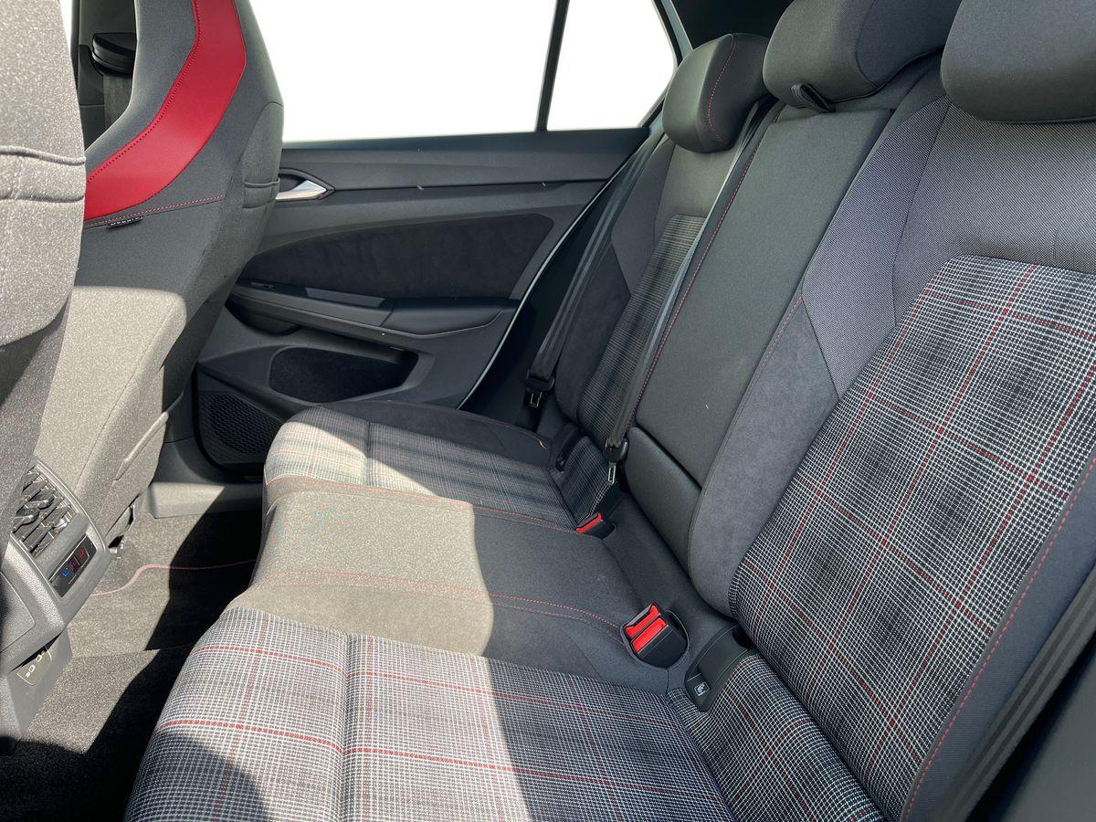 Volkswagen Golf Photo at-e5d21bbc54f849e59c773aca2acd7c10.jpg