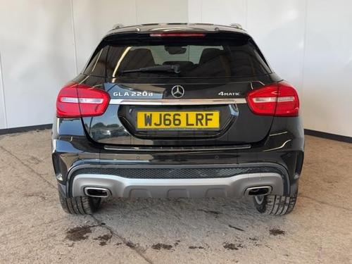 Mercedes-Benz GLA-CLASS Photo at-e5f0c89b4e694e64a11f74a9efe491a7.jpg