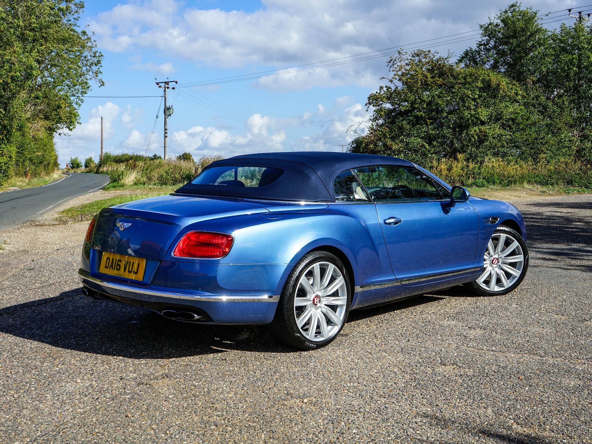 Bentley Continental 4.0 V8 GTC Convertible 2dr Petrol Auto 4WD Euro 6 (507 ps) — photo 39