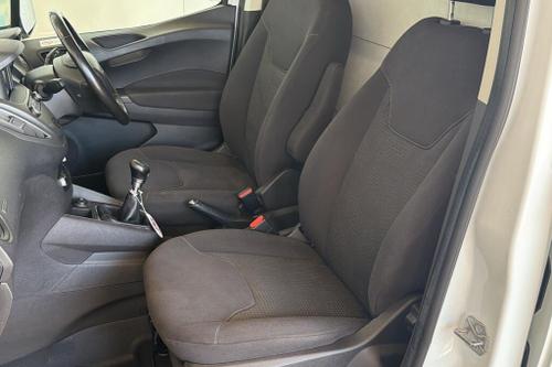 Ford TRANSIT COURIER Photo at-e699de050705479cb1a7b2d00316baa3.jpg