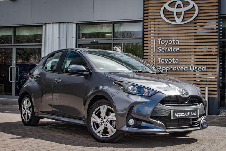 Used Toyota Yaris VN75RLV 1