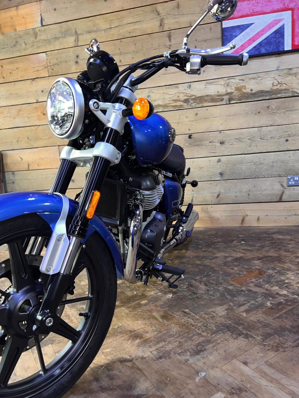 Royal Enfield Super Meteor 650 Photo at-e6e16c3052e54cc883c230d3e9549612.jpg