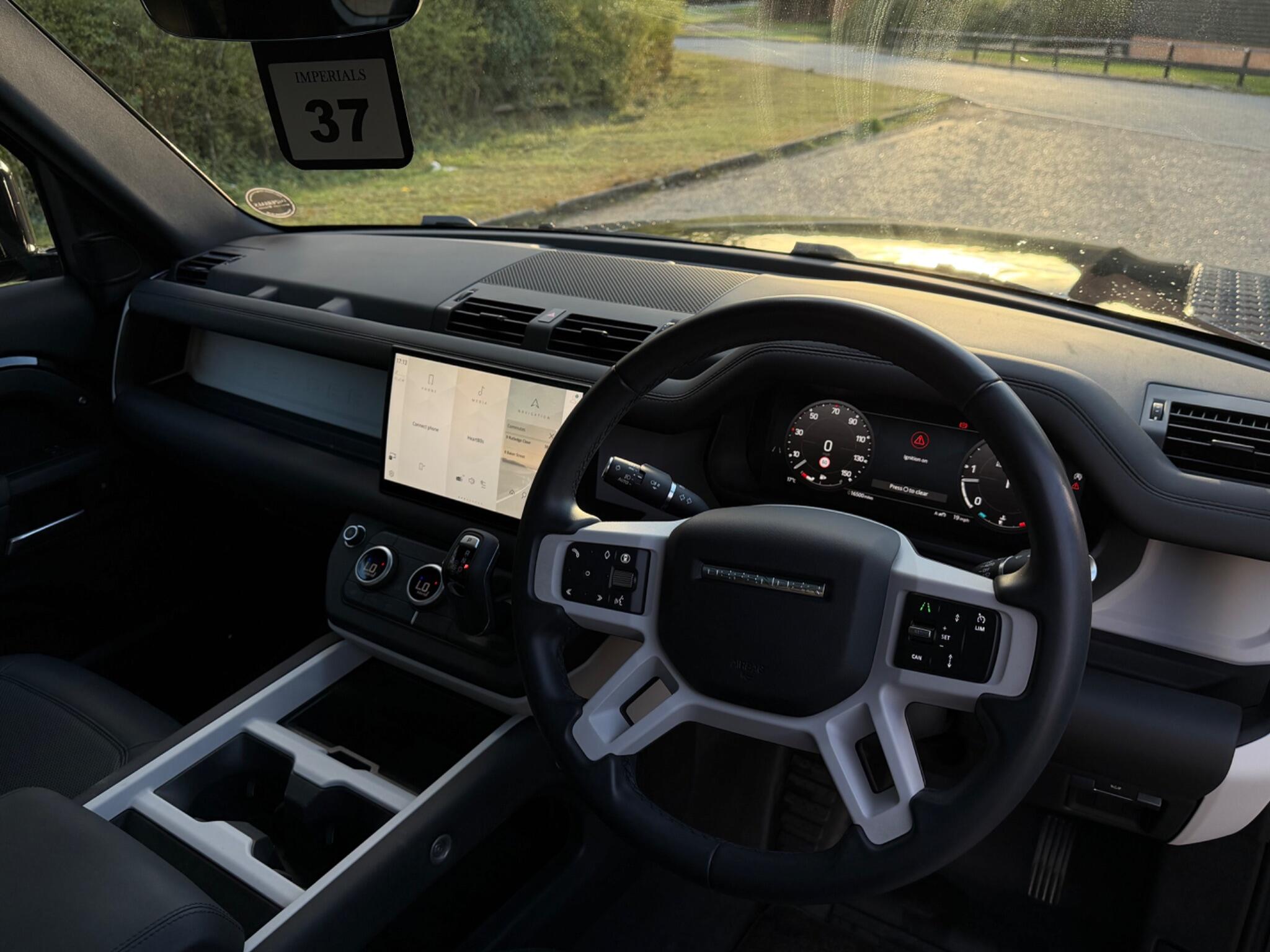 Land Rover Defender 110 3.0 D250 MHEV X-Dynamic SE Auto 4WD Euro 6 (s/s) 5dr — photo 8