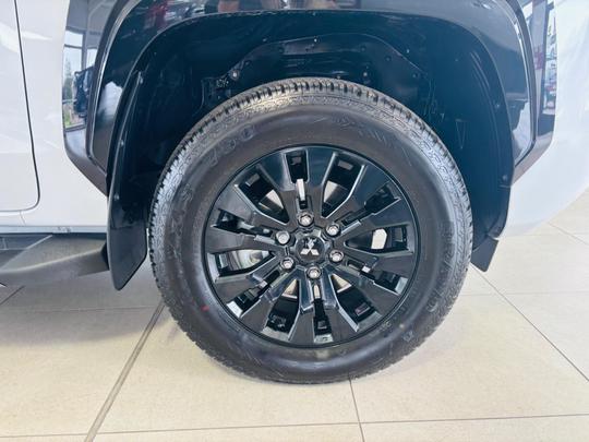 Mitsubishi L200 Photo at-e6f9588eead0461baf477c6a6f45fbfa.jpg
