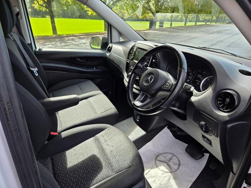 Mercedes-Benz Vito Photo at-e7322d10ba2b4893a67ddb538375fc63.jpg