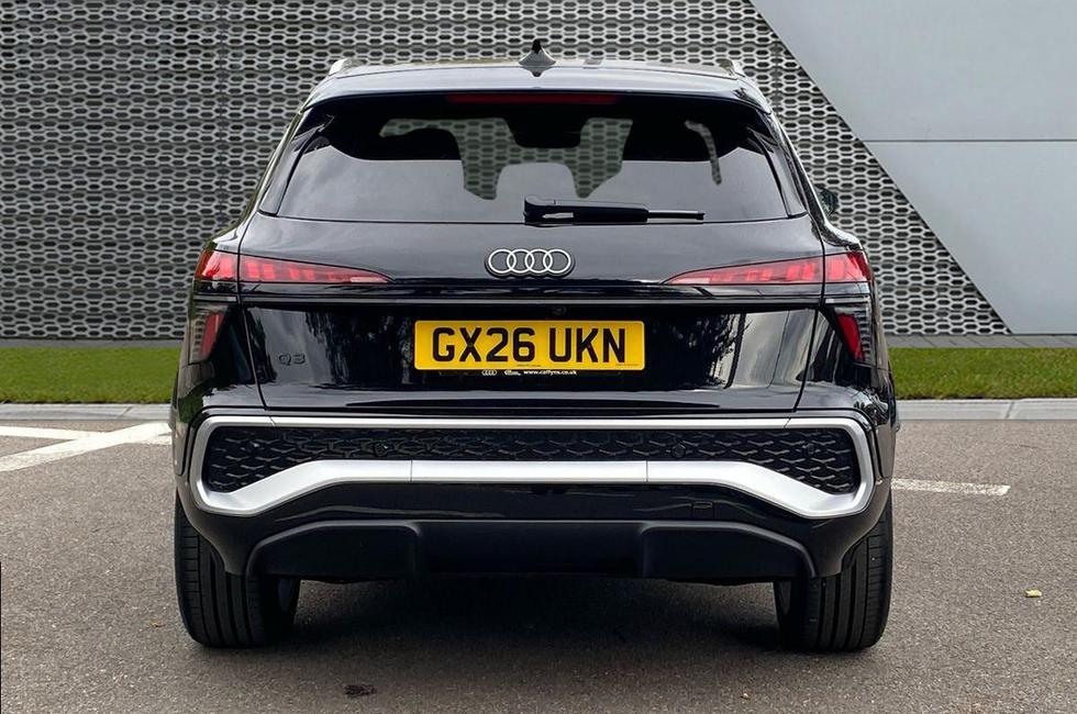 Audi Q3 Photo at-e77c6bc5980e4b668473da17f7895136.jpg