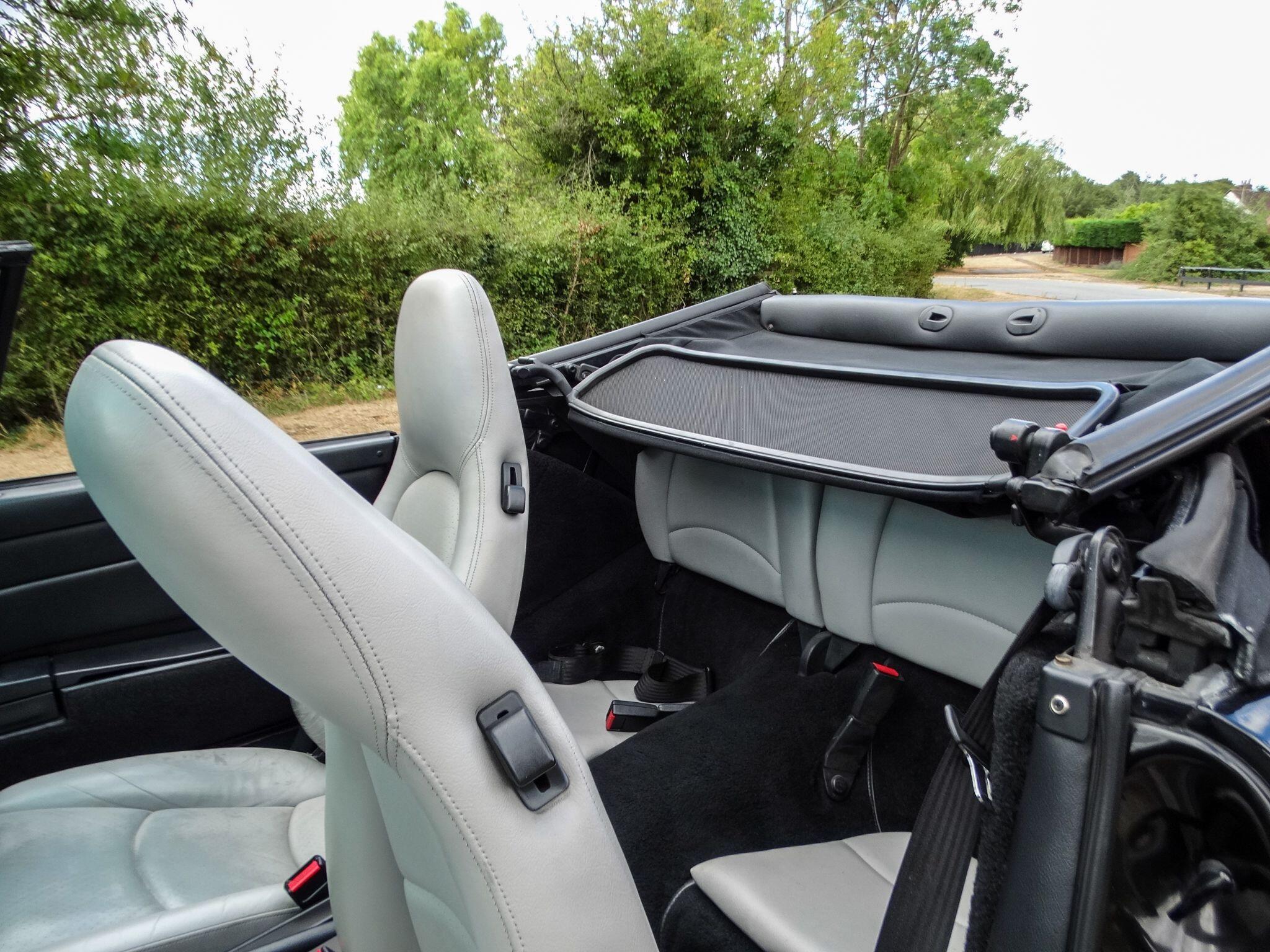 Porsche 911 3.6 993 Carrera Cabriolet Tiptronic S 2dr — photo 11