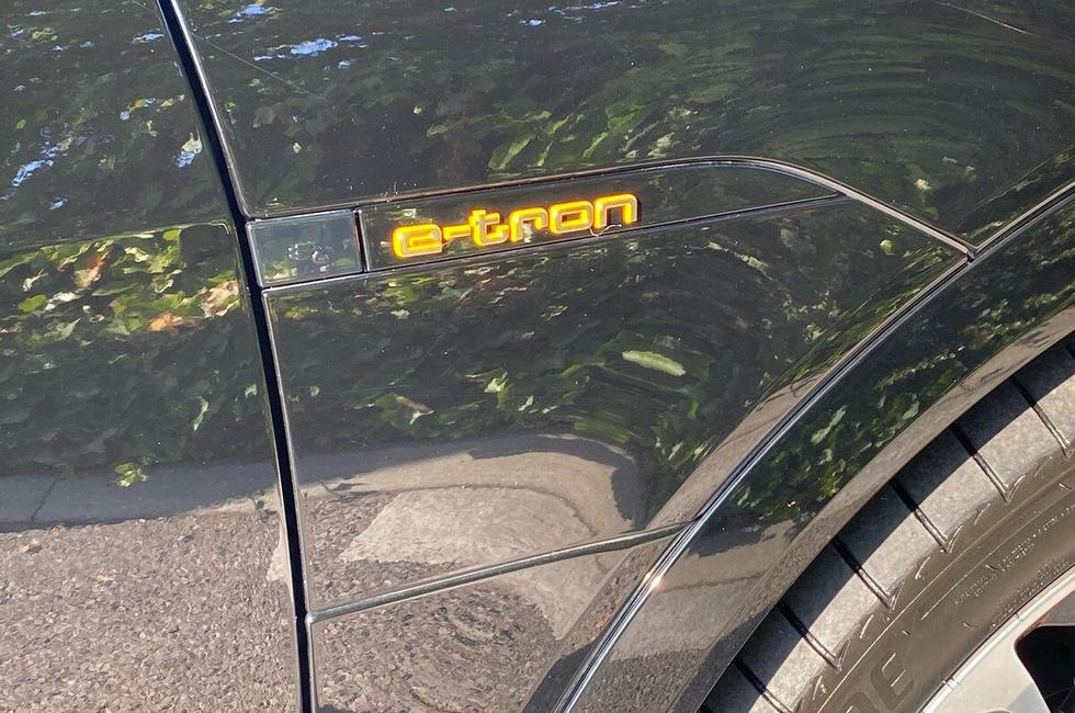 Audi e-tron Photo at-e7d02e8f449d40988bfd03b76b6effbb.jpg