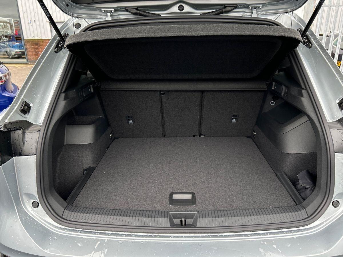 Volkswagen Tiguan Photo at-e81b7d30a6064b3e8267273b1045b31c.jpg