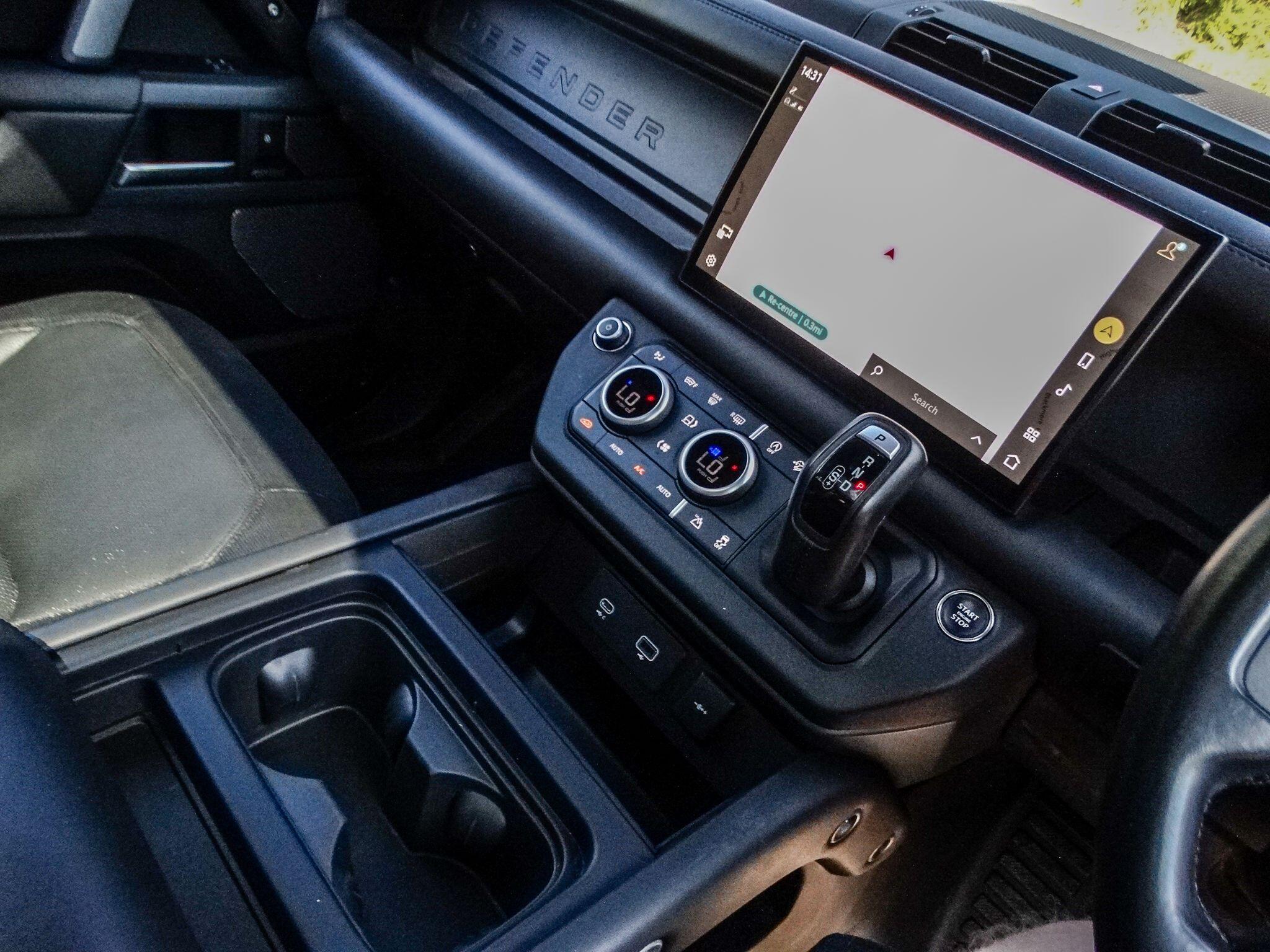 Land Rover Defender 110 3.0 D300 MHEV X-Dynamic HSE Auto 4WD Euro 6 (s/s) 5dr — photo 6