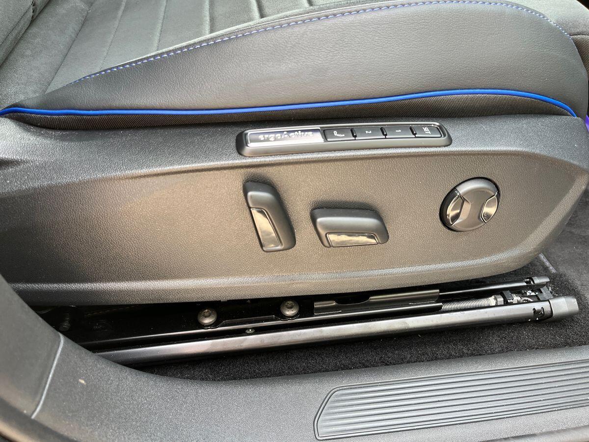 Volkswagen ID.3 Photo at-e886efcb09124349b74a4f8466eb125d.jpg