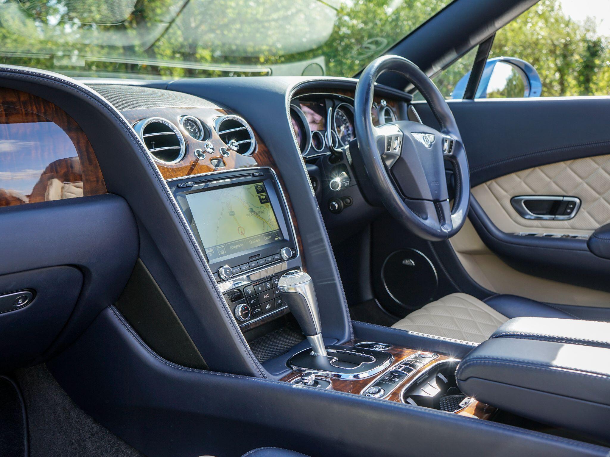 Bentley Continental 4.0 V8 GTC Convertible 2dr Petrol Auto 4WD Euro 6 (507 ps) — photo 17