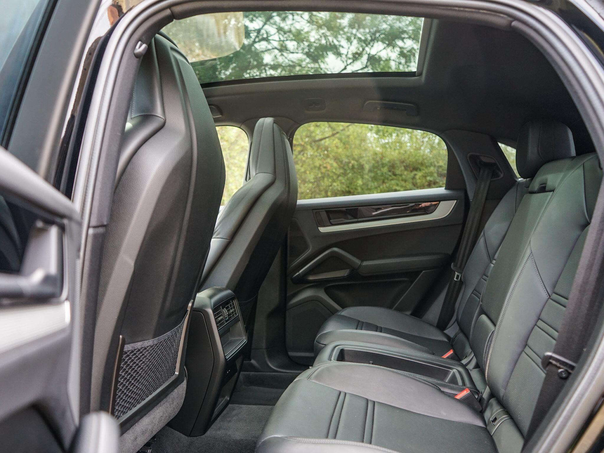 Porsche Cayenne 3.0 V6 E-Hybrid 25.9kWh TiptronicS 4WD Euro 6 (s/s) 5dr — photo 14