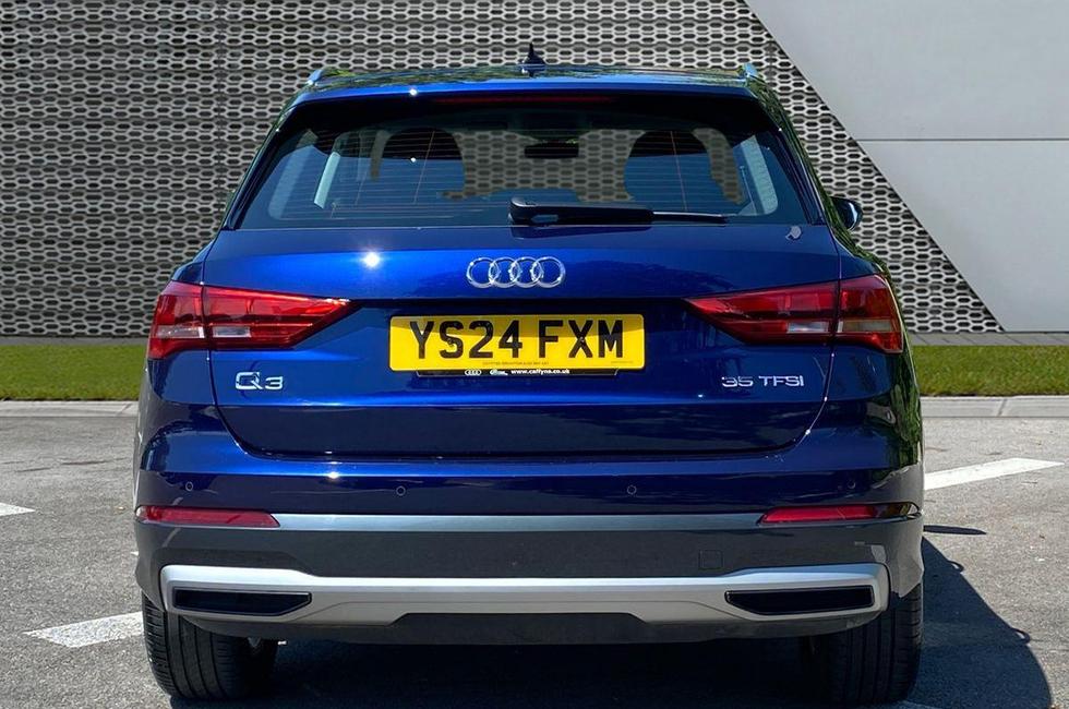 Audi Q3 Photo at-e8ba3567891c4916b3fe94ce6bdc4cd7.jpg