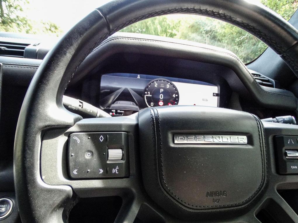 Used Land Rover Defender 110 SN22VLJ 33