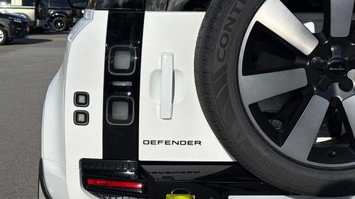 Land Rover Defender Photo at-e8ca092a1ad94d2995d99b9e2ce157a3.jpg