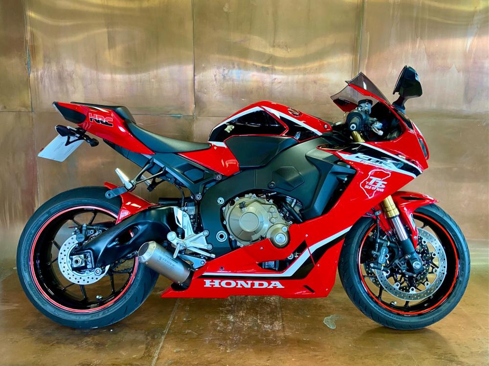 Honda CBR1000RR Fireblade Photo at-e8db50f87efd454ab23fc8444ff4e0de.jpg