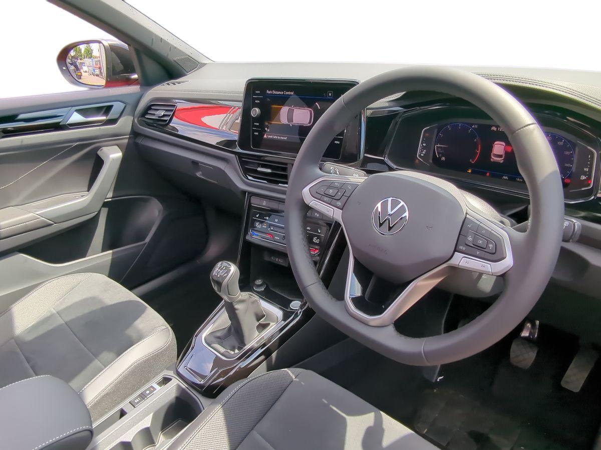 Volkswagen T-Roc Photo at-e8e3ebb7f69e42f28b86eab1d5a66bb2.jpg