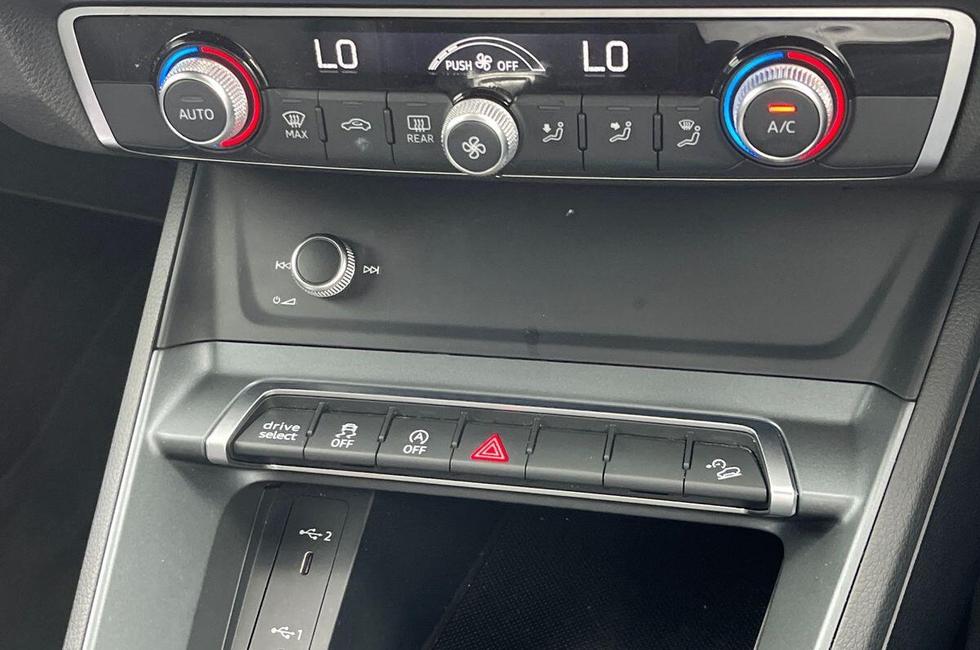 Audi Q3 Photo at-e8eb0cfc4a7940bda75bc517061c6a5f.jpg