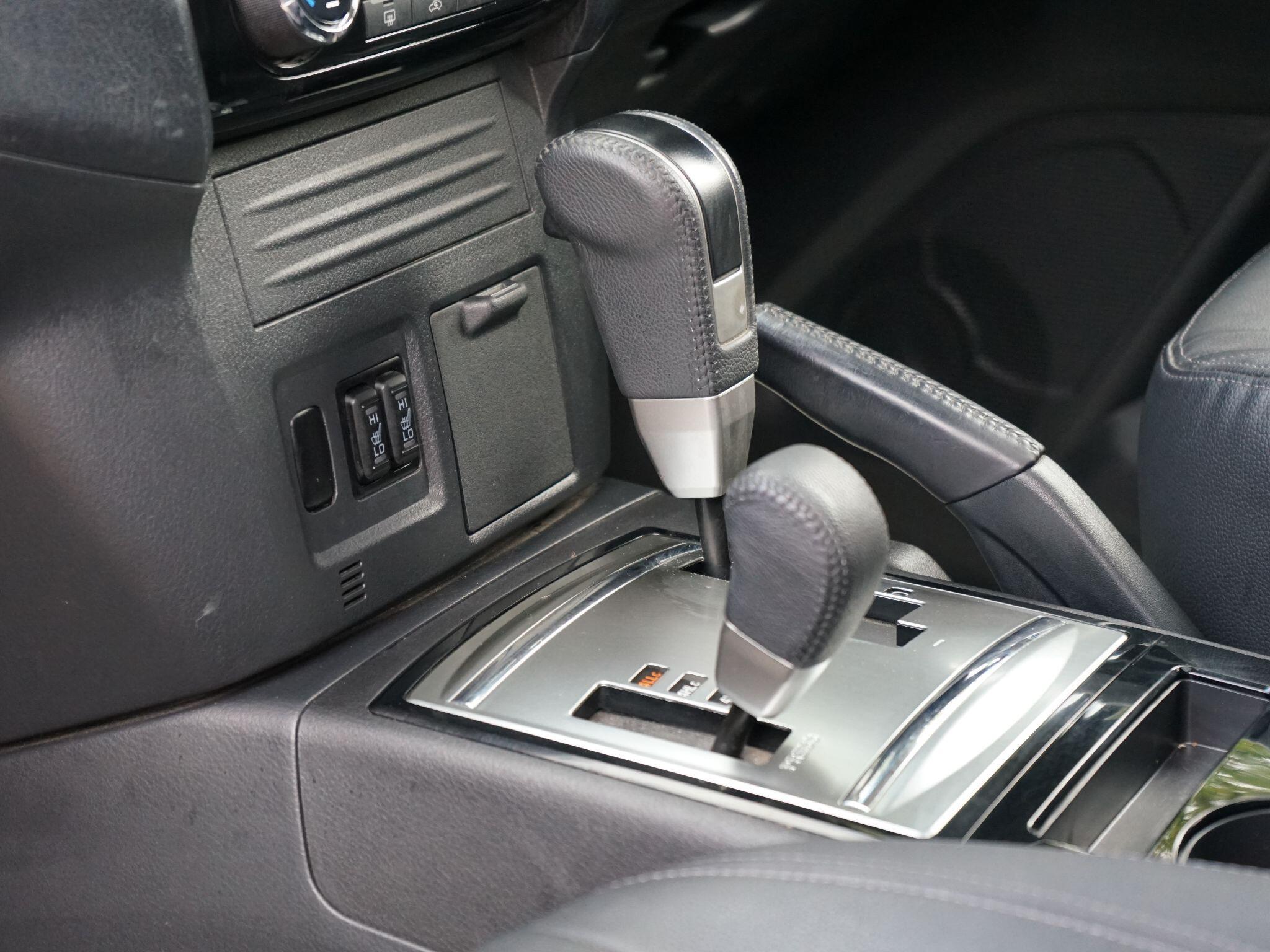 Mitsubishi Shogun 3.2 DI-DC SG3 SUV 5dr Diesel Auto 4WD Euro 6 LWB (187 ps) — photo 20