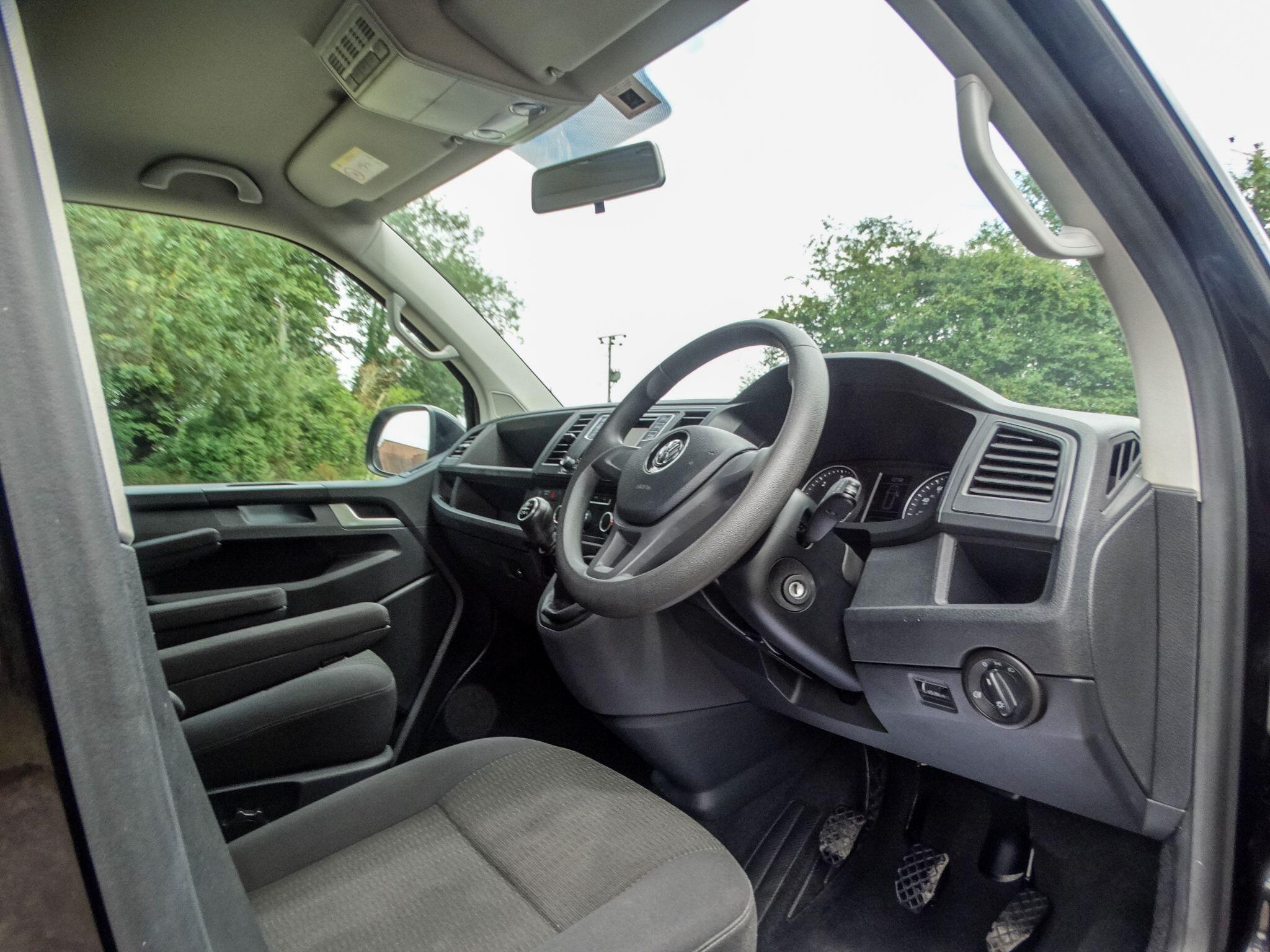 Volkswagen Transporter Shuttle 2.0 TDI BlueMotion Tech SE FWD LWB Euro 6 (s/s) 5dr — photo 21