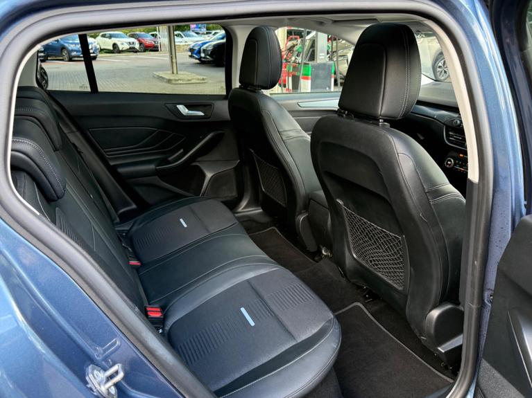 Used Ford Focus YM69LHF 9
