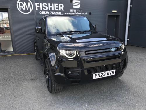 Land Rover Defender 110 Photo at-e913d576b25047e79ae2c92716081c10.jpg