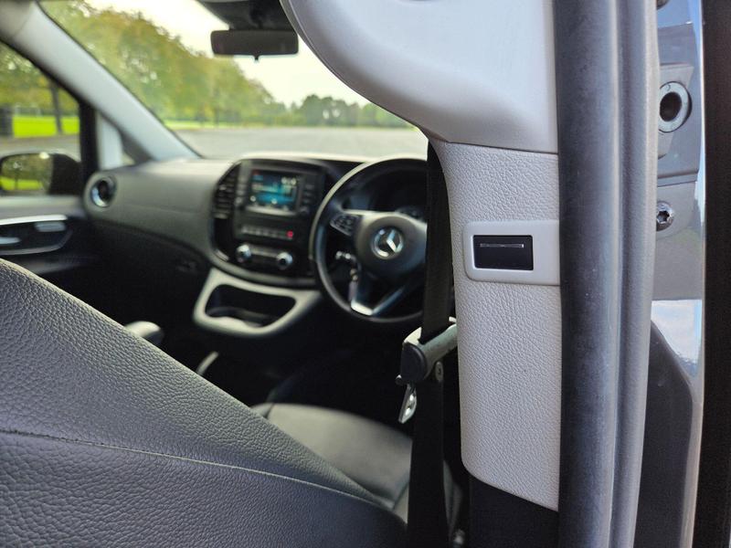 Mercedes-Benz Vito Photo at-e943699562a2464aa004a6a12e4f418e.jpg