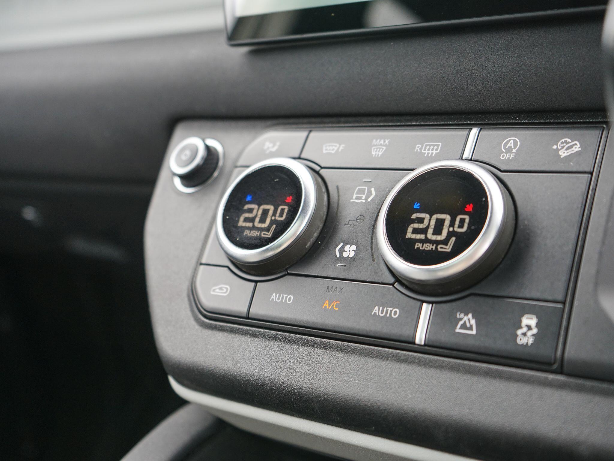 Land Rover Defender 110 3.0 D300 MHEV X-Dynamic SE SUV 5dr Diesel Auto 4WD Euro 6 (s/s) (300 ps) — photo 33