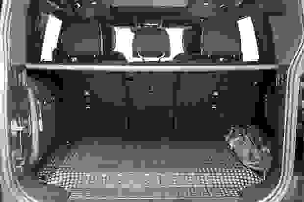 Land Rover Defender 110 Photo at-e98ea949e0ad46928c89563b479c1781.jpg