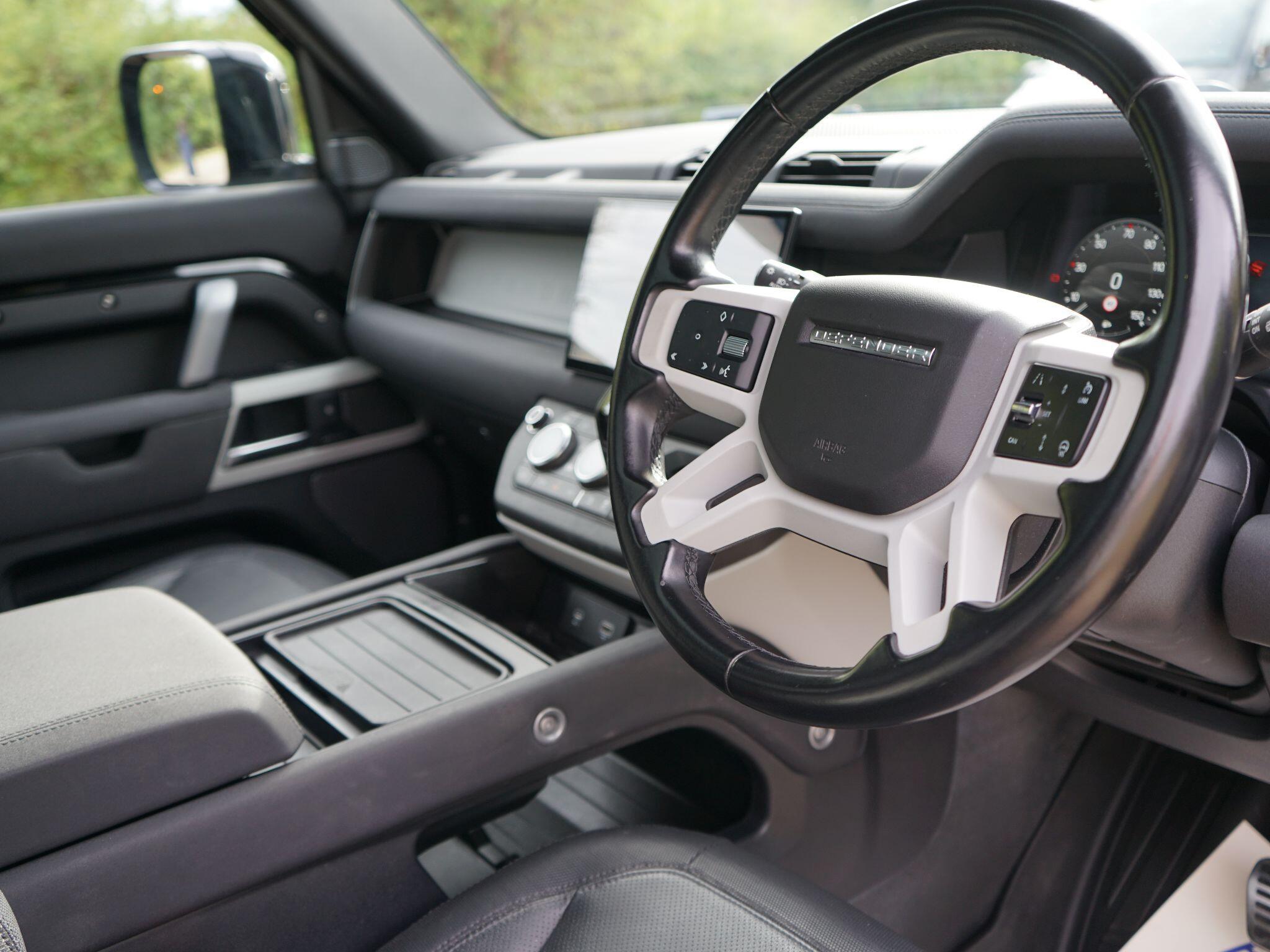Land Rover Defender 110 3.0 D300 MHEV X-Dynamic SE SUV 5dr Diesel Auto 4WD Euro 6 (s/s) (300 ps) — photo 18