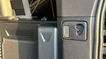 Land Rover Defender Photo 11
