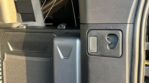 Land Rover Defender Photo at-e999f6ce817349ffb9b89b54012e4ad9.jpg