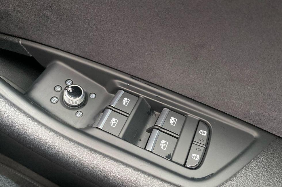 Audi A4 Photo at-e99b1ec357b4475b81ea687e24412851.jpg