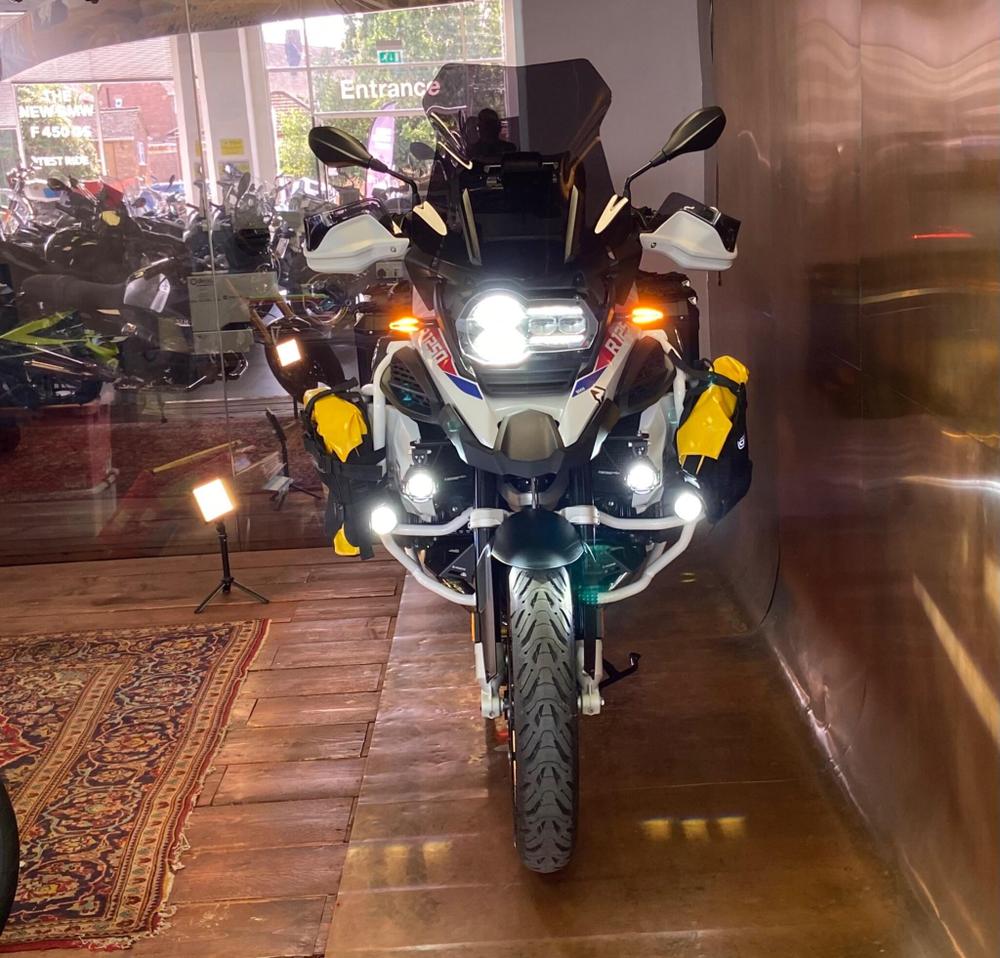 BMW R 1250 GS Adventure Photo at-e9a75b4b1775410296180fea5175026c.jpg