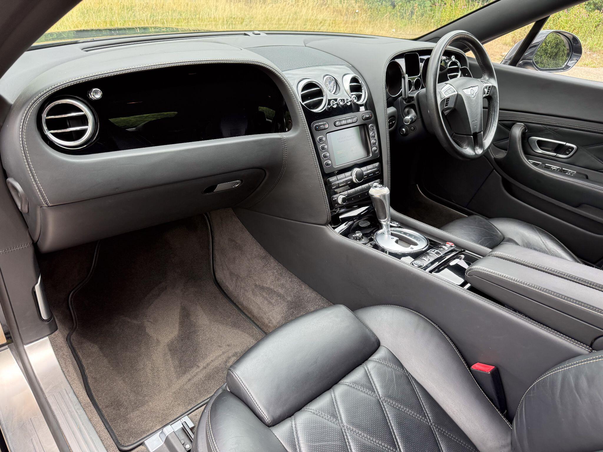Bentley Continental 6.0 W12 GTC Speed Convertible 2dr Petrol Auto 4WD Euro 4 (610 ps) — photo 10