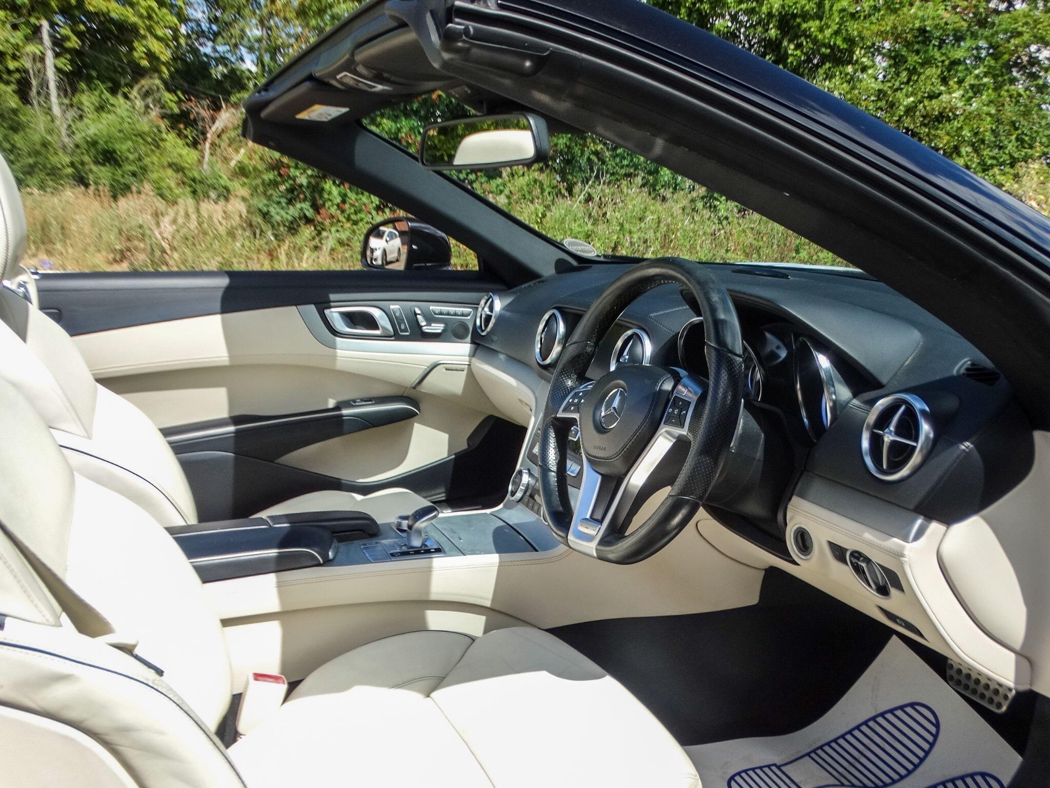 Mercedes-Benz SL 3.0 SL400 AMG Sport Convertible 2dr Petrol G-Tronic Euro 6 (s/s) (333 ps) — photo 22