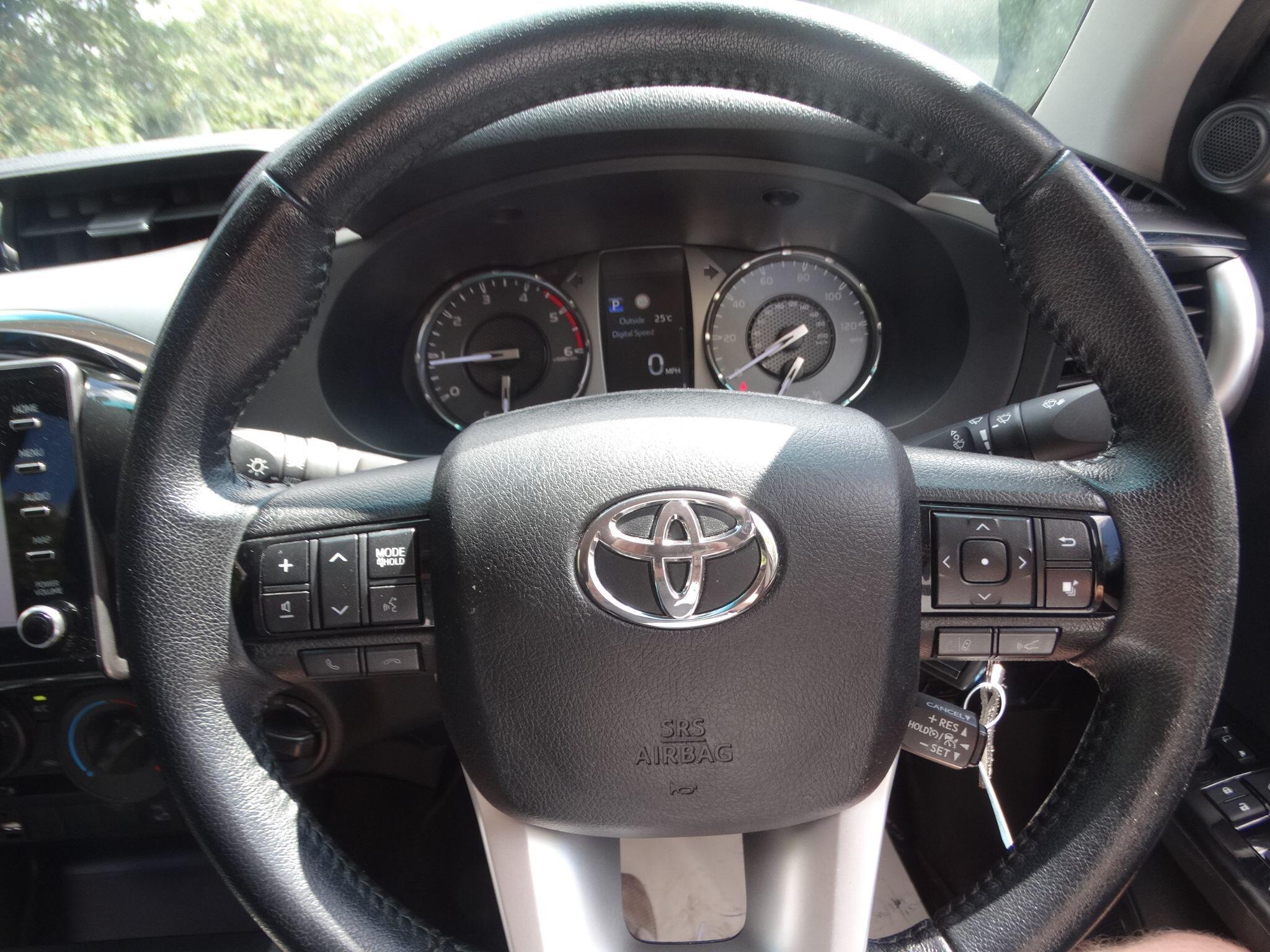 Toyota Hilux 2.4 D-4D Icon Auto 4WD Euro 6 (s/s) 4dr — photo 7