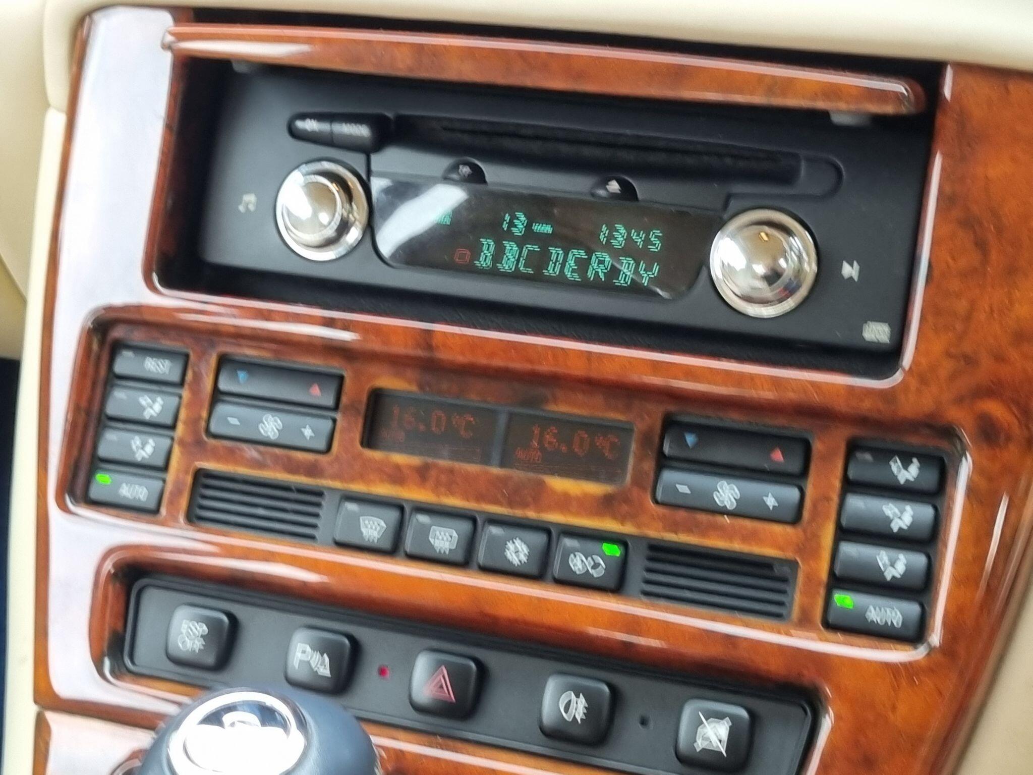Bentley Arnage 6.8 R Saloon 4dr Petrol Automatic (495 g/km, 400 bhp) — photo 17