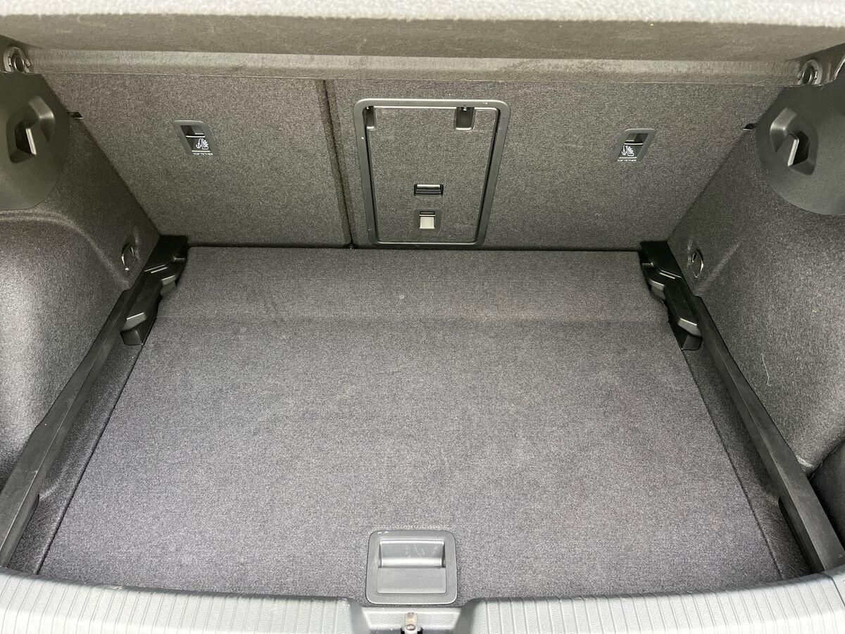Volkswagen Golf Photo at-e9fcad6c089b4e1bb0f310ebce3bef0d.jpg