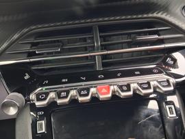 Peugeot E-208 Photo 22