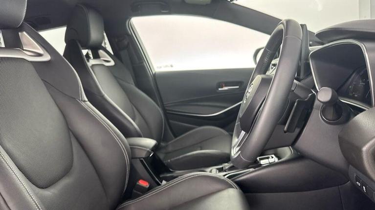 Used Toyota Corolla FL25HYK 12