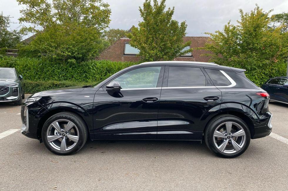 Audi Q3 Photo at-eaac1ccc92fa49ba8b5973c443dc599d.jpg