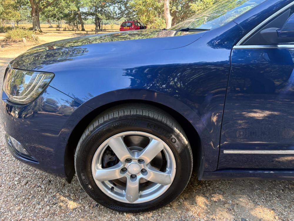 Skoda Superb Photo at-eae2f3afb6f645dd973335c03f8d849a.jpg