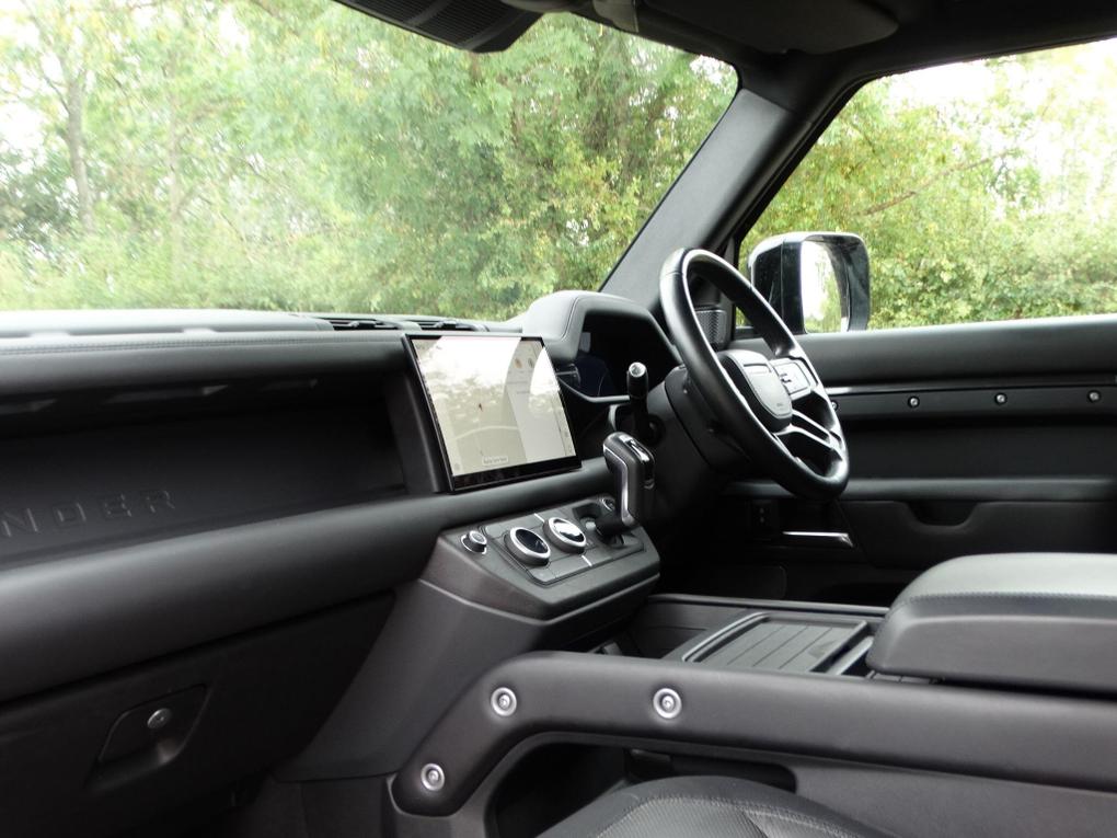 Used Land Rover Defender 110 AD22HPU 18
