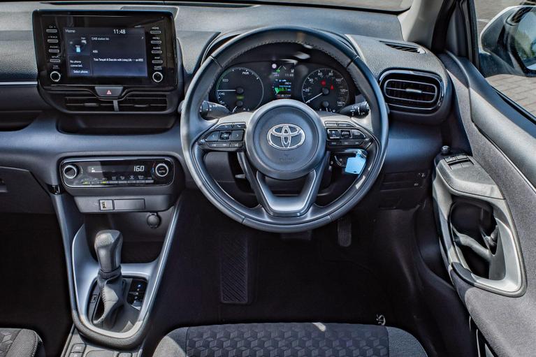 Used Toyota Yaris LS23OWV 9