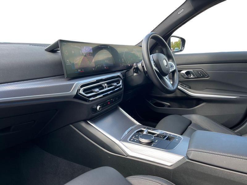 BMW 3 Series Photo 2