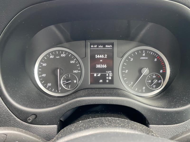 Mercedes-Benz Vito Photo at-ec79ed556dc9463198d460309ba2cd4c.jpg