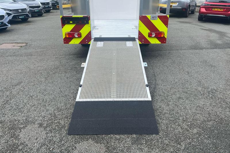 Used Peugeot Boxer NU74HFD 25